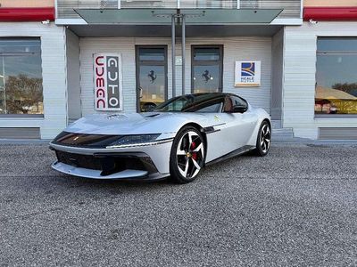 Bianco Nuova 2025 Ferrari 12 Cilindri Utilitaria | 527.000 €