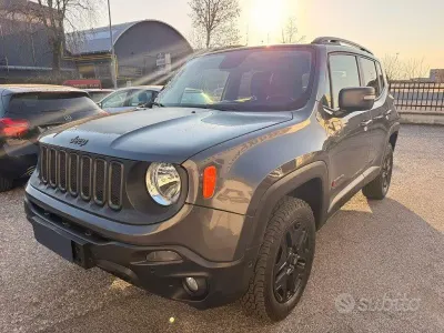 Usata Jeep Renegade Trailhawk 170 CV (125 kW) 2017 Grigio SUV