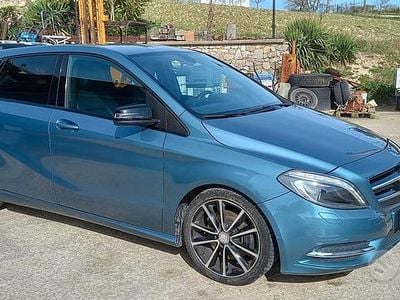 Usata Mercedes B220 177 CV (130 kW) 2014 Blu Monovolume