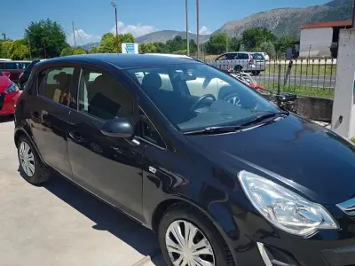 Usata Opel Corsa Edition 85 CV (62 kW) 2013 Nero Utilitaria
