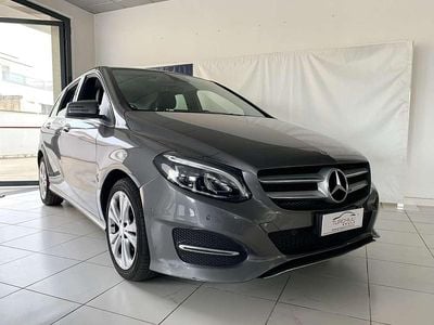 Usata Mercedes B180 Premium 109 CV (80 kW) 2017 Grigio Monovolume