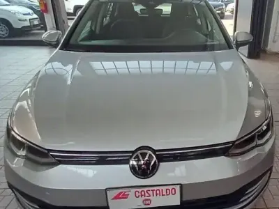 Usata VW Golf VIII Life 116 CV (85 kW) 2021 Grigio Berlina
