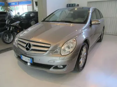 Usata Mercedes R320 224 CV (164 kW) 2006 Oro metallizzato Station wagon