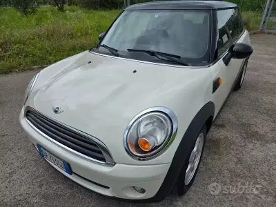 Begagnad Mini ONE 95 HK (69 kW) 2009 Vit Halvkombi