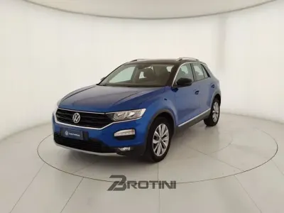 Usata VW T-Roc Style 110 CV (80 kW) 2022 Blu metallizzato SUV