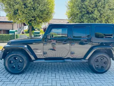 Usata Jeep Wrangler Sahara 200 CV (147 kW) 2011 Nero SUV