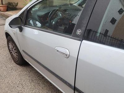 Usata Fiat Punto 77 CV (56 kW) 2011 Bianco Berlina
