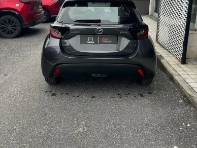 Nuova Mazda 2 116 CV (85 kW) 2025 Lead grey Utilitaria