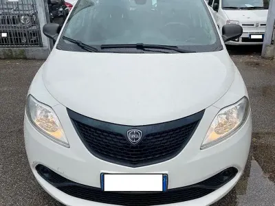 Usata Lancia Ypsilon 69 CV (50 kW) 2018 Bianco Utilitaria