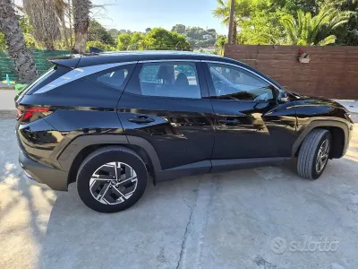 Käytetty Hyundai Tucson 116 HP (85 kW) 2024 Musta Katumaasturi