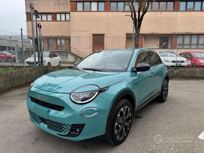 Nuova Fiat 600 La Prima 110 CV (80 kW) 2025 Verde SUV
