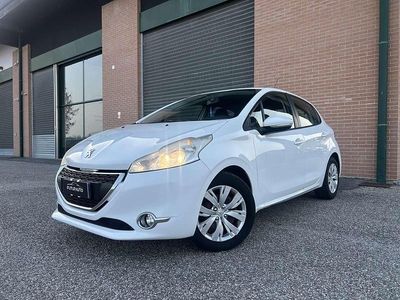 Usata Peugeot 208 Active 68 CV (50 kW) 2014 Bianco Utilitaria