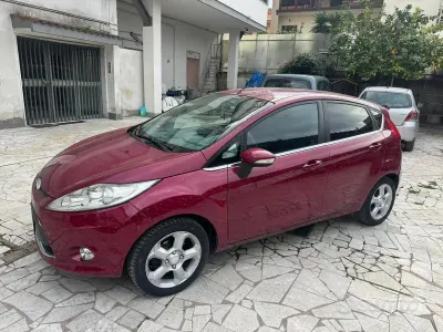 Gebraucht Ford Fiesta Ghia 68 PS (50 kW) 2010 Limousine