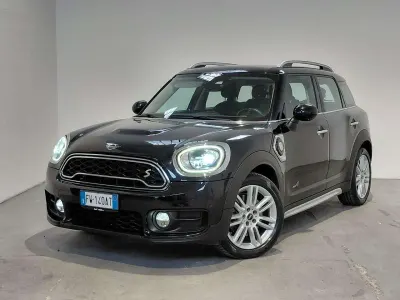 Usado Mini Countryman Hype 136 CV (100 kW) 2019 Negro SUV
