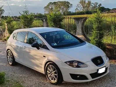 Begagnad Seat Leon 105 HK (77 kW) 2009 Vit Halvkombi