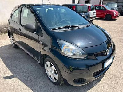 Usata Toyota Aygo Sol 68 CV (50 kW) 2010 Nero Utilitaria