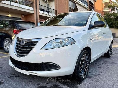Usata Lancia Ypsilon Platinum 95 CV (69 kW) 2015 Bianco Utilitaria