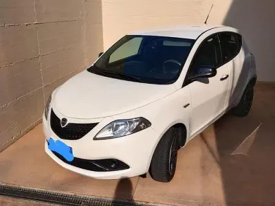Usata Lancia Ypsilon 80 CV (58 kW) 2018 Bianco Utilitaria