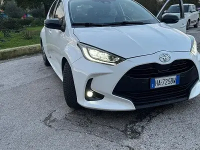 Usata Toyota Yaris 72 CV (52 kW) 2022 Bianco Utilitaria