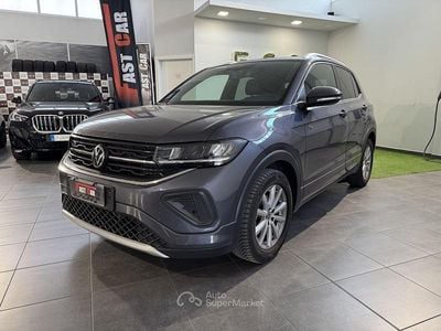 Usata VW T-Cross R-line 116 CV (85 kW) 2024 Blu SUV