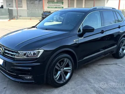 Usata VW Tiguan R-line BlueMotion 150 CV (110 kW) 2020 Nero SUV