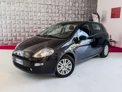 Usata Fiat Punto Lounge 95 CV (69 kW) 2017 Blu/azzurro Utilitaria