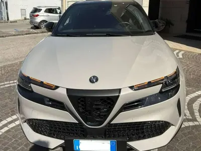 Usata Alfa Romeo GT Junior Edizione Speciale 136 CV (100 kW) 2025 Beige SUV