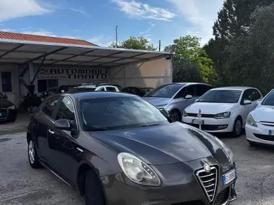 Usata Alfa Romeo Giulietta Distinctive 120 CV (88 kW) 2010 Grigio Utilitaria