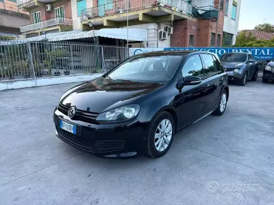 Usata VW Golf VI R-line 105 CV (77 kW) 2011 Nero Utilitaria