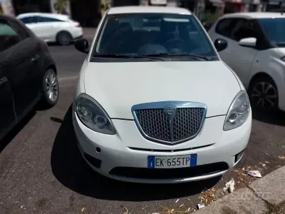 Usata Lancia Ypsilon 75 CV (55 kW) 2011 Bianco Utilitaria