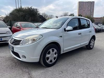 Usata Dacia Sandero 72 CV (52 kW) 2010 Bianco Berlina