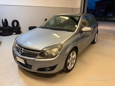 Grigio Usata 2008 Opel Astra Berlina | 2000 € (Buon prezzo)