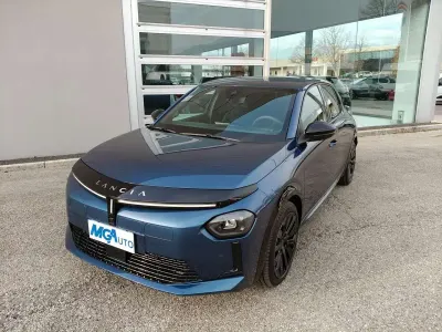 Usata Lancia Ypsilon 61 kW (84 CV) 2025 Blu/azzurro Utilitaria