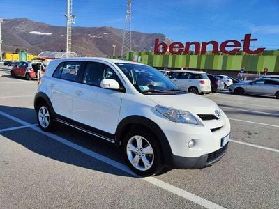 Usata Toyota Urban Cruiser Sol 90 CV (66 kW) 2011 Bianco Utilitaria