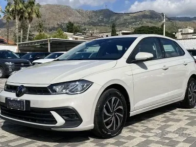 Usata VW Polo Life 95 CV (69 kW) 2023 Grigio Utilitaria
