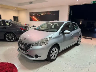 Usata Peugeot 208 Active 75 CV (55 kW) 2016 Grigio Utilitaria