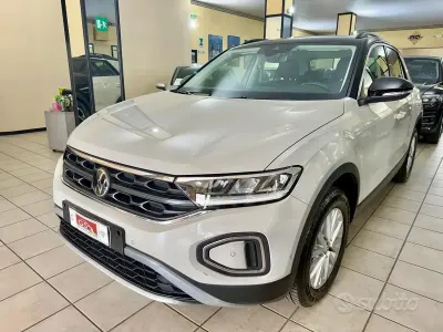 Begagnad VW T-Roc Life 110 HK (80 kW) 2024 Beige SUV