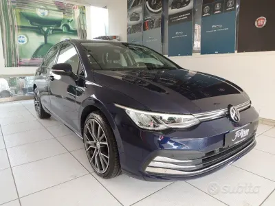 Usata VW Golf VIII Life 110 CV (80 kW) 2021 Blu Berlina