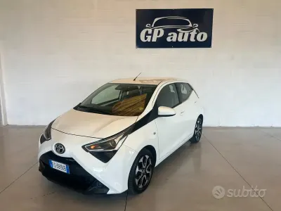 Usado Toyota Aygo Cool 72 HP (52 kW) 2019 Branco Citadino