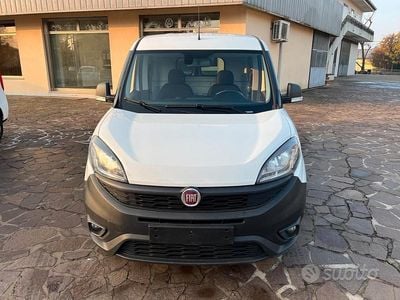 Usata Fiat Doblò S 120 CV (88 kW) 2022 Bianco Monovolume