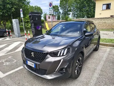 Usata Peugeot 2008 Active 110 CV (80 kW) 2022 Grigio SUV