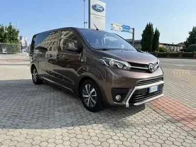 Usata Toyota Proace Verso Luxury 177 CV (130 kW) 2021 Marrone Station wagon