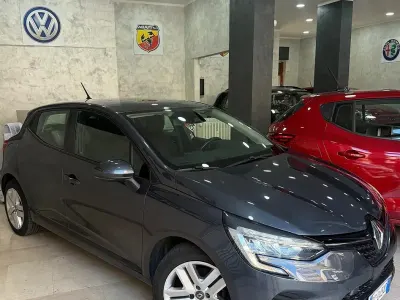 Usata Renault Clio V Intens 101 CV (74 kW) 2021 Grigio Berlina