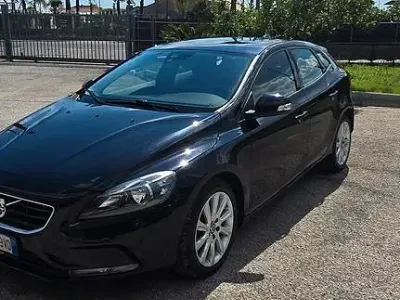 Usata Volvo V40 115 CV (84 kW) 2013 Nero Berlina