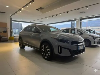 Nuova Kia XCeed Urban 120 CV (88 kW) 2026 Grigio SUV