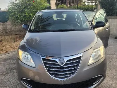Usata Lancia Ypsilon 69 CV (50 kW) 2011 Grigio Utilitaria