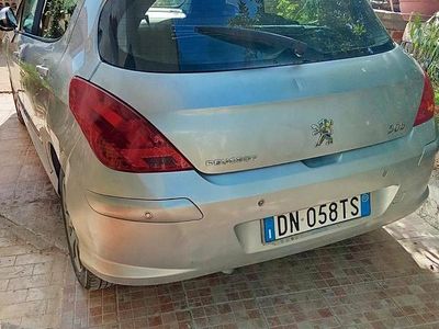 Usata Peugeot 2008 2008 Grigio SUV