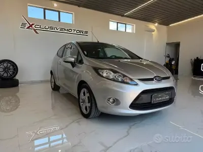 Usata Ford Fiesta Titanium 71 CV (52 kW) 2011 Grigio Berlina