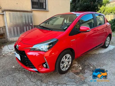 Usata Toyota Yaris Hybrid Active 73 CV (53 kW) 2020 Rosso Berlina