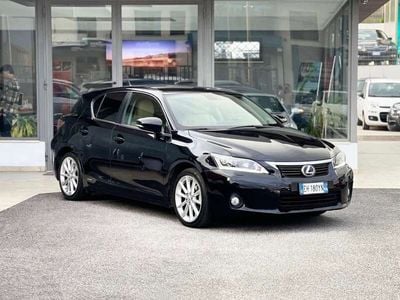 Lexus CT200h